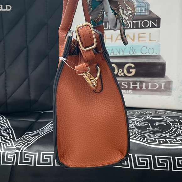 🌟Caramel Color Satchel Tote Bag with Gold Accents🌟NWT also can be crossbody - Picture 7 of 9